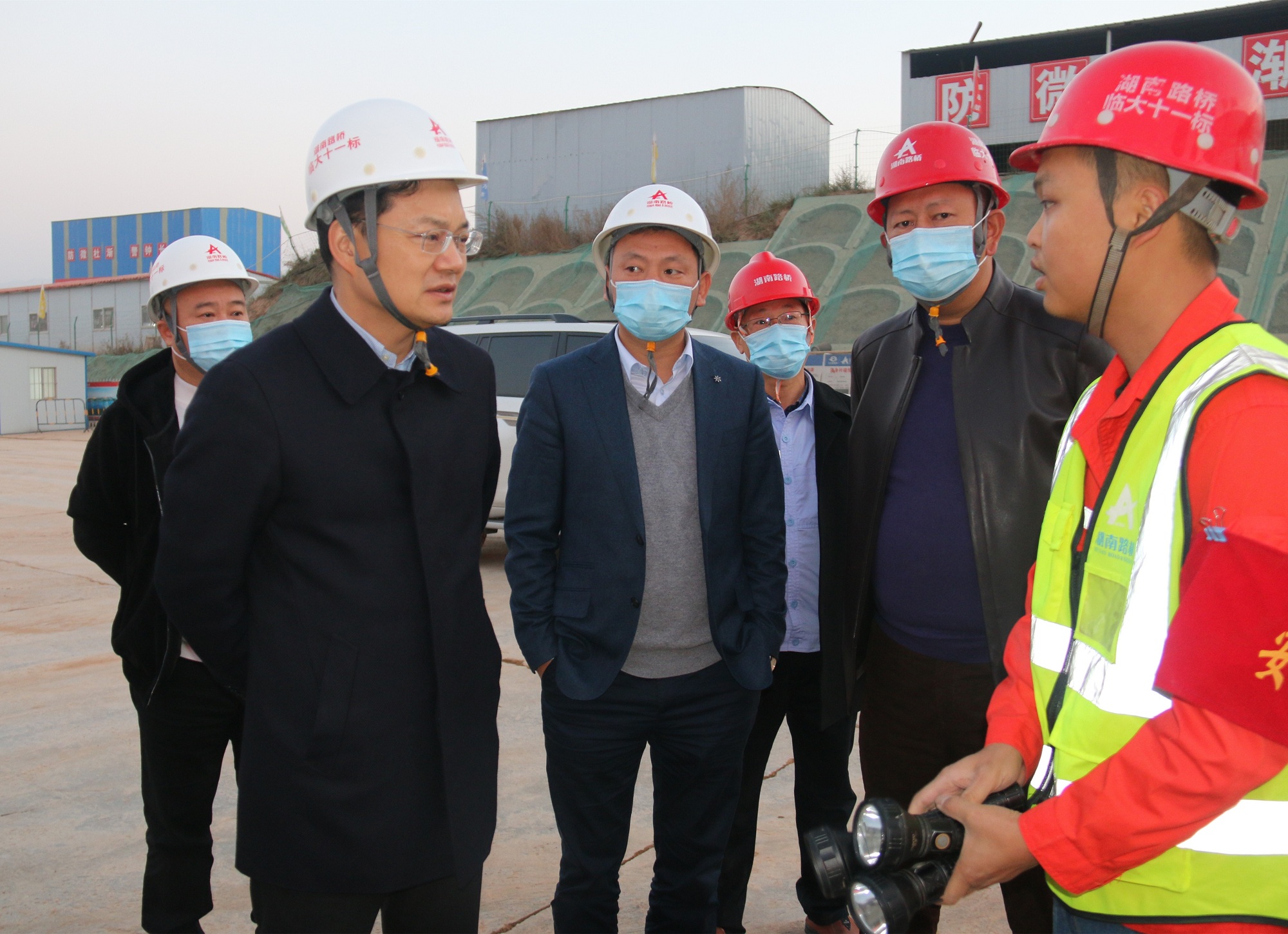 照片6：路桥best365网页版登录党委书记、杨宏伟董事长赴临大11标督查项目建设.jpg